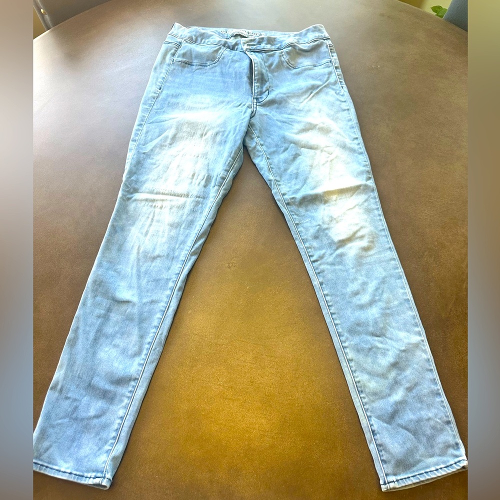 American Eagle Extreme Stretch Jeggings - size 12 Regular - Light wash